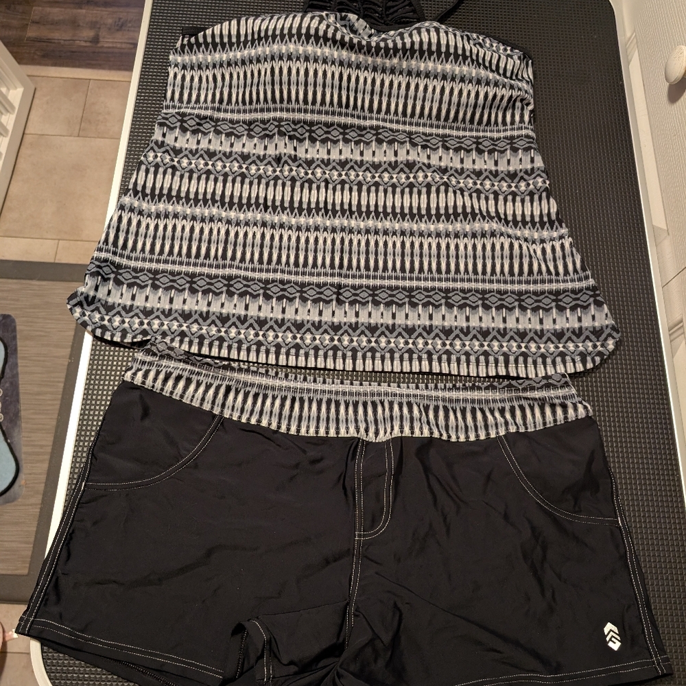 Free Country Black, White & Gray Geometric Tankini Top With Boy Shorts